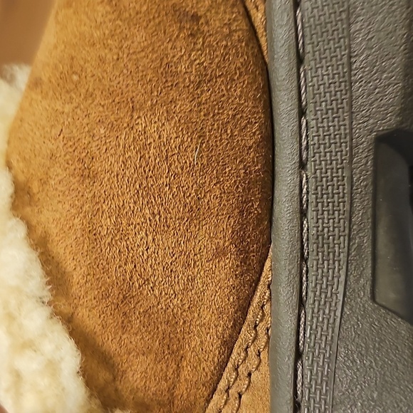 UGG Women's Tan Shearling Boots. Size 8 Super Cozy and Warm. Good Used Condition - Picture 9 of 13